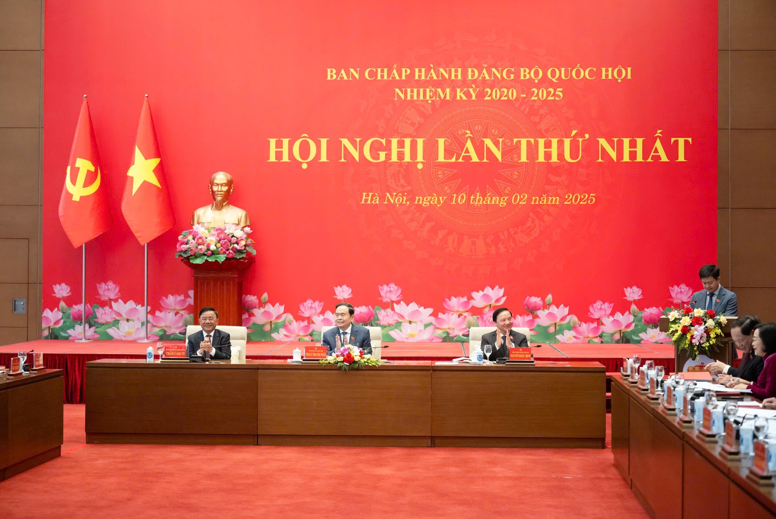 hoi-nghi-quoc-hoi-1-1739172828.jpg