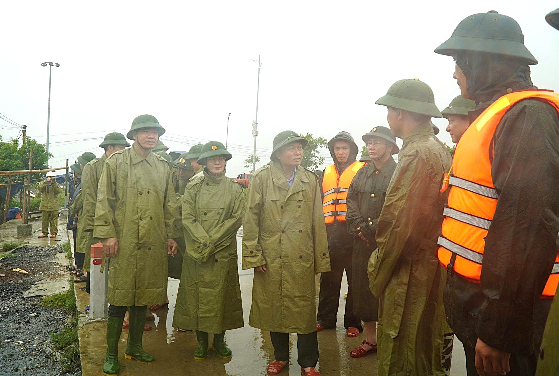 Nghệ An tập trung lực lượng, khẩn trương sơ tán dân ứng phó với bão số 10