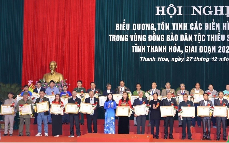 Tôn vinh các điển hình tiên tiến trong vùng đồng bào dân tộc thiểu số xứ Thanh