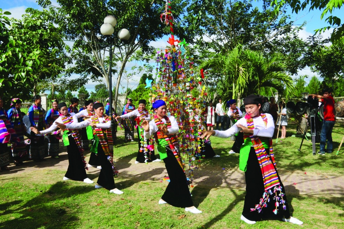 Lễ hội Kin Chiêng Boọc Mạy làng Roộc Răm