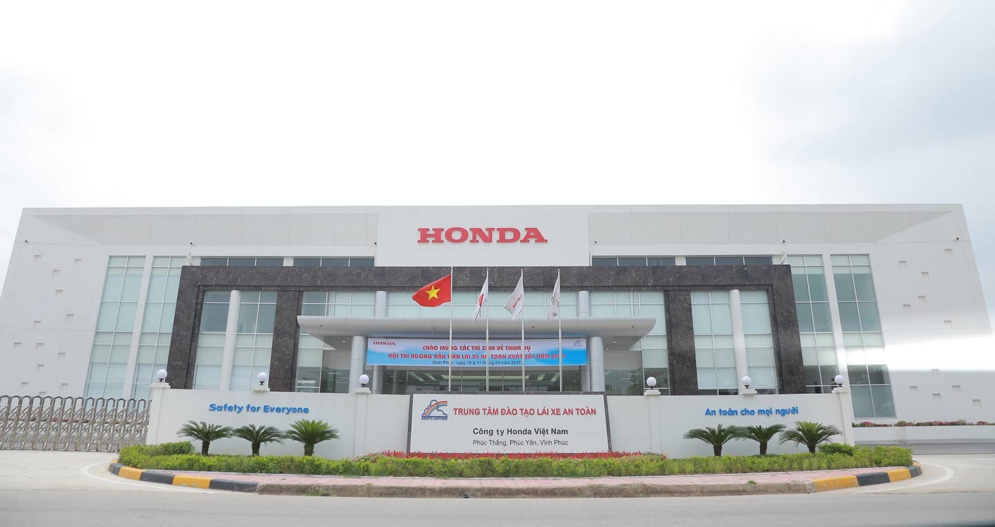 Honda Việt Nam trao tặng 620.000 mũ  bảo hiểm cho học sinh tiểu học