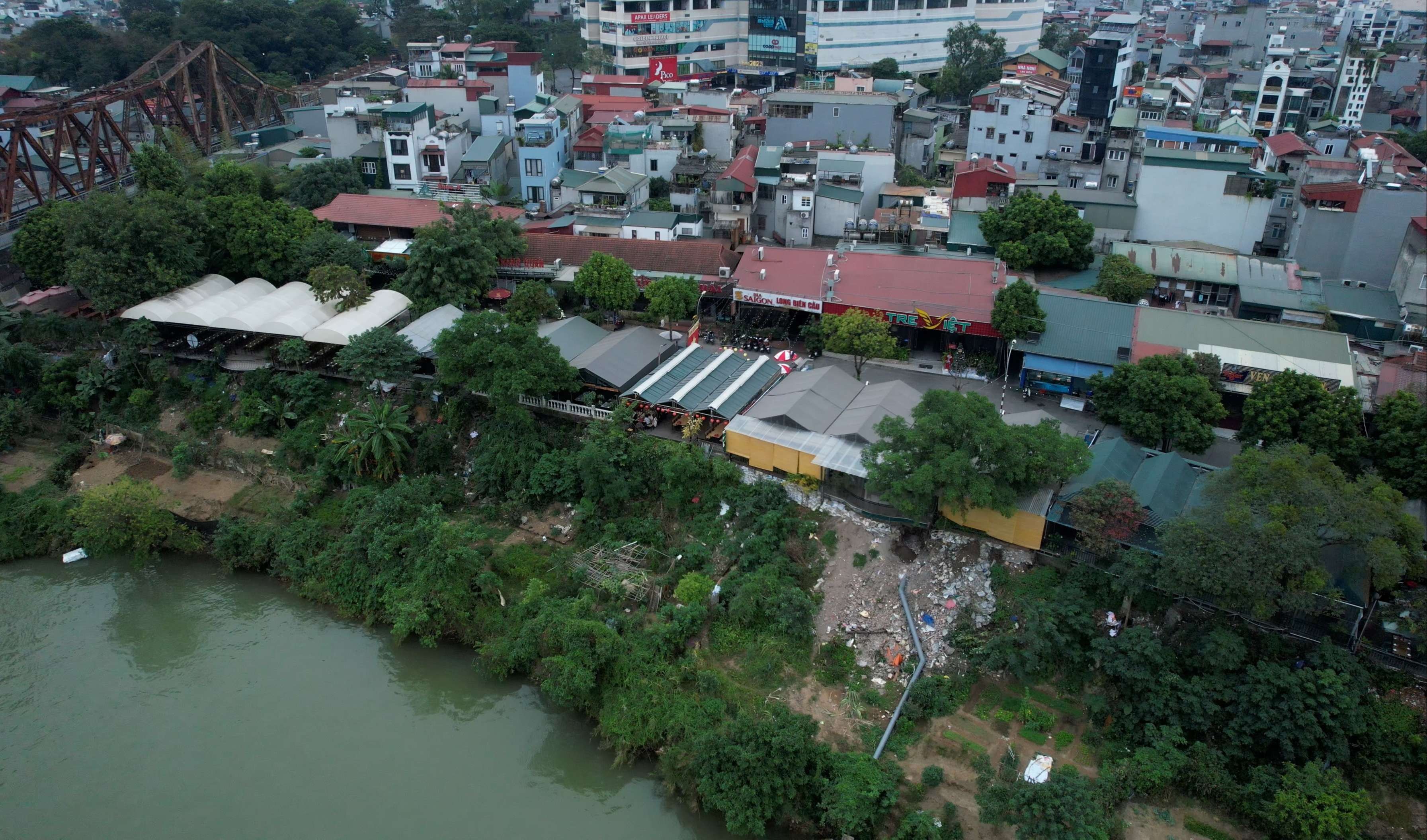 Long Biên - Hà Nội: Ai chống lưng cho BQL chợ ẩm thực Ngọc Lâm “băm nát” hành lang thoát lũ sông Hồng?