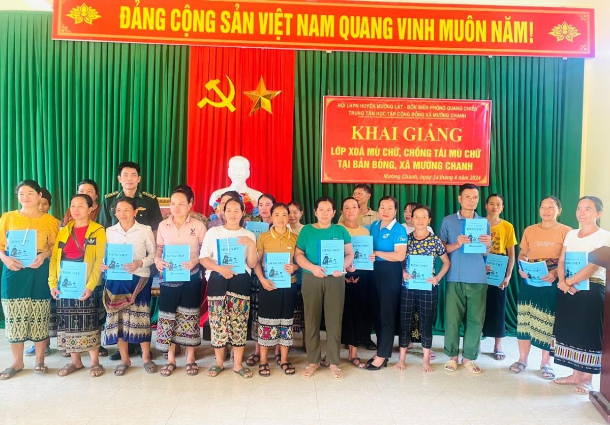 Thanh Hóa: Khai giảng lớp xóa mù chữ, chống tái mù chữ bản vùng cao