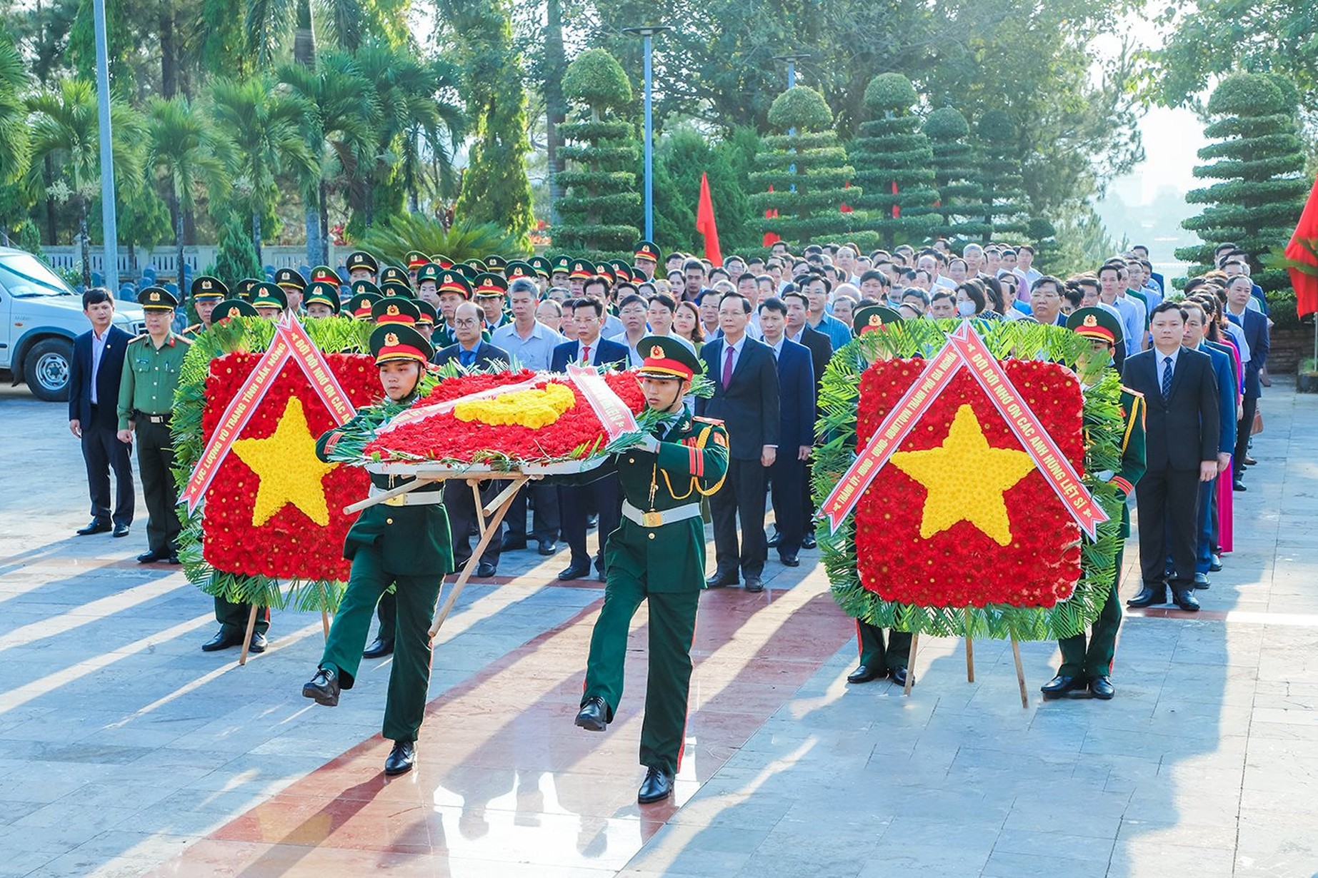 tinh-uy-hdnd-ubnd-uy-ban-mttq-viet-nam-tinh-dak-nong-tp-gia-nghia-dang-hoa-vieng-tuong-nho-cong-lao-su-hy-sinh-cua-cac-anh-hung-liet-si-tai-nghia-trang-liet-si-tinh-1722072835.jpg