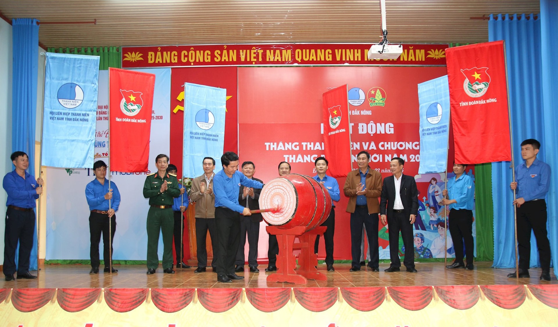 anh-truong-van-binh-bi-thu-tinh-doan-dak-nong-danh-trong-phat-dong-thang-thanh-nien-2025-1740590123.jpg