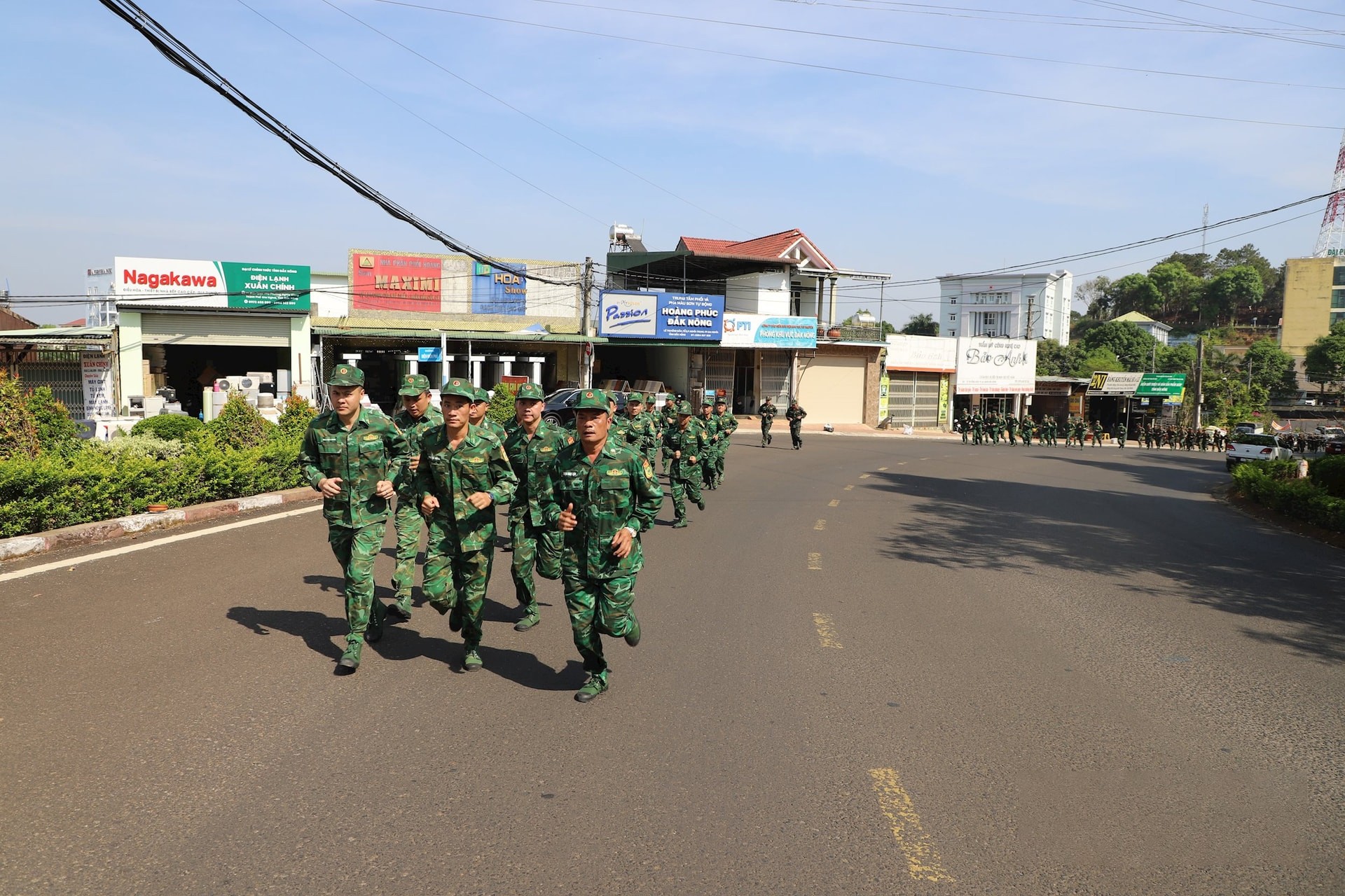 can-bo-chien-si-tham-gia-chay-cu-ly-1500m-xuat-phat-tu-bch-quan-su-tinh-den-ubnd-tinh-sau-do-vong-nguoc-lai-ve-diem-xuat-phat-1741026683.jpg