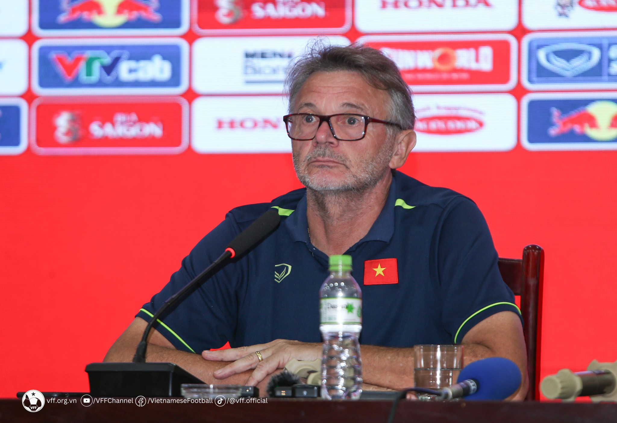 HLV Philippe Troussier giải thích lý do loại Công Phượng