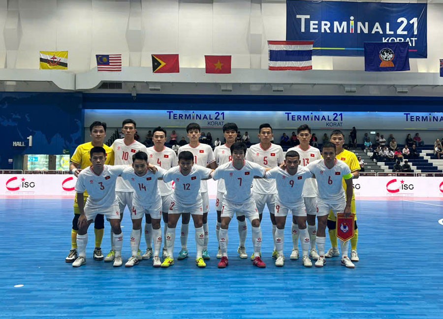 Đội tuyển futsal Việt Nam "đè bẹp" Brunei với tỉ số 14-0, giành vé vào bán kết trước một lượt đấu