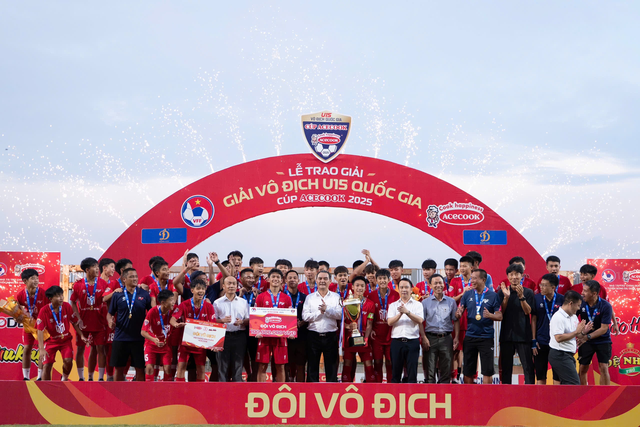 Đội vô địch: U15 PVF