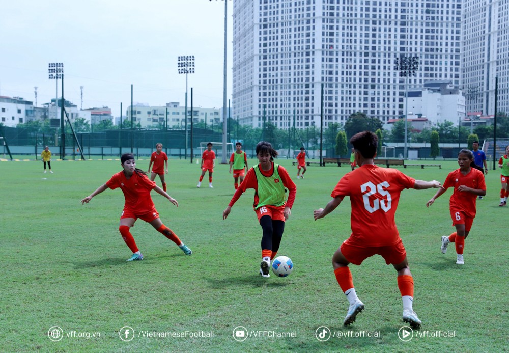 Thầy trò HLV Okiyama Masahiko đã kết thúc đợt luyện quân tại Trung tâm Đào tạo Bóng đá trẻ Việt Nam
