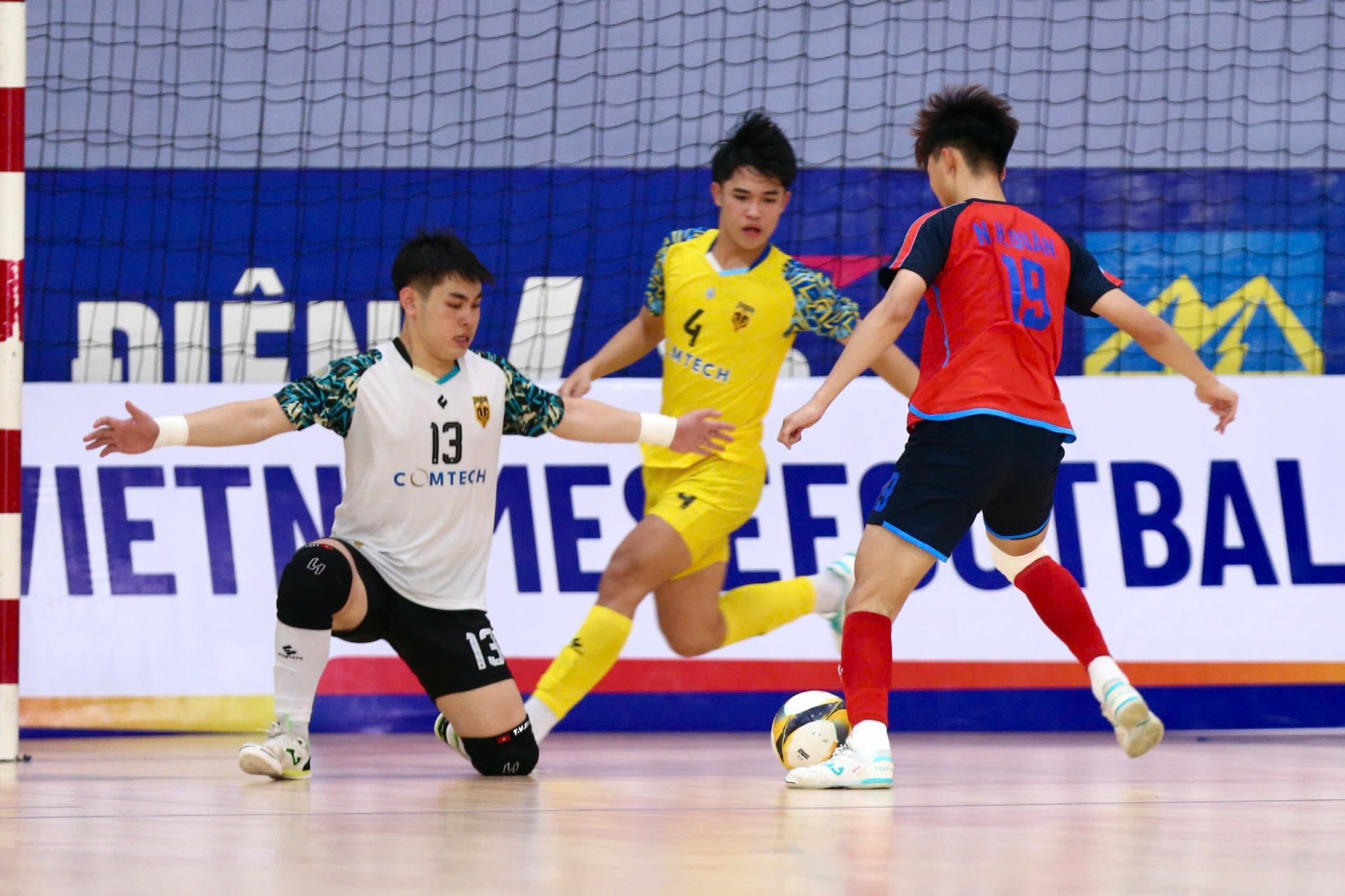 Lộ diện 4 đội bóng lọt vào Bán kết giải futsal Vô địch U20 Quốc gia 2025
