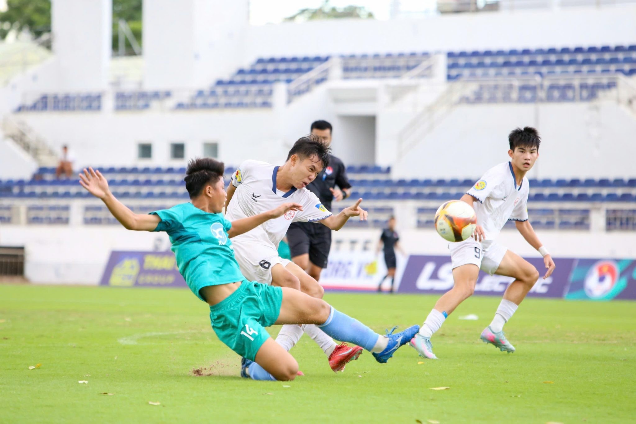 Xác định xong 8 đội bóng tham dự vòng Tứ kết giải Vô địch U17 Quốc gia 2025