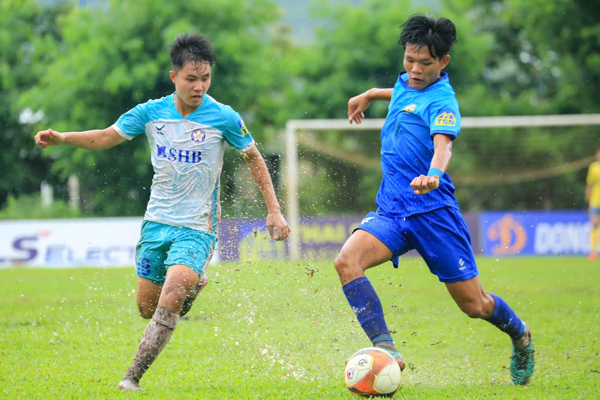 Xác định 4 đội bóng tham dự vòng Bán kết giải Vô địch U17 Quốc gia 2025