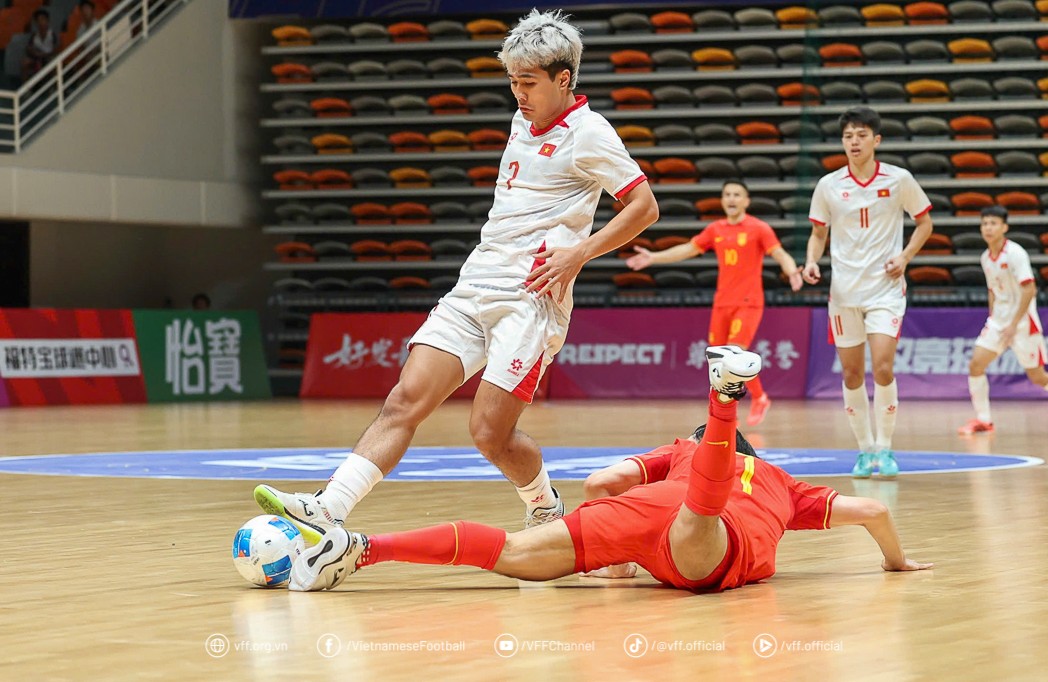 Đội tuyển futsal Việt Nam thắng đậm chủ nhà Trung Quốc, vững vàng ở ngôi đầu bảng