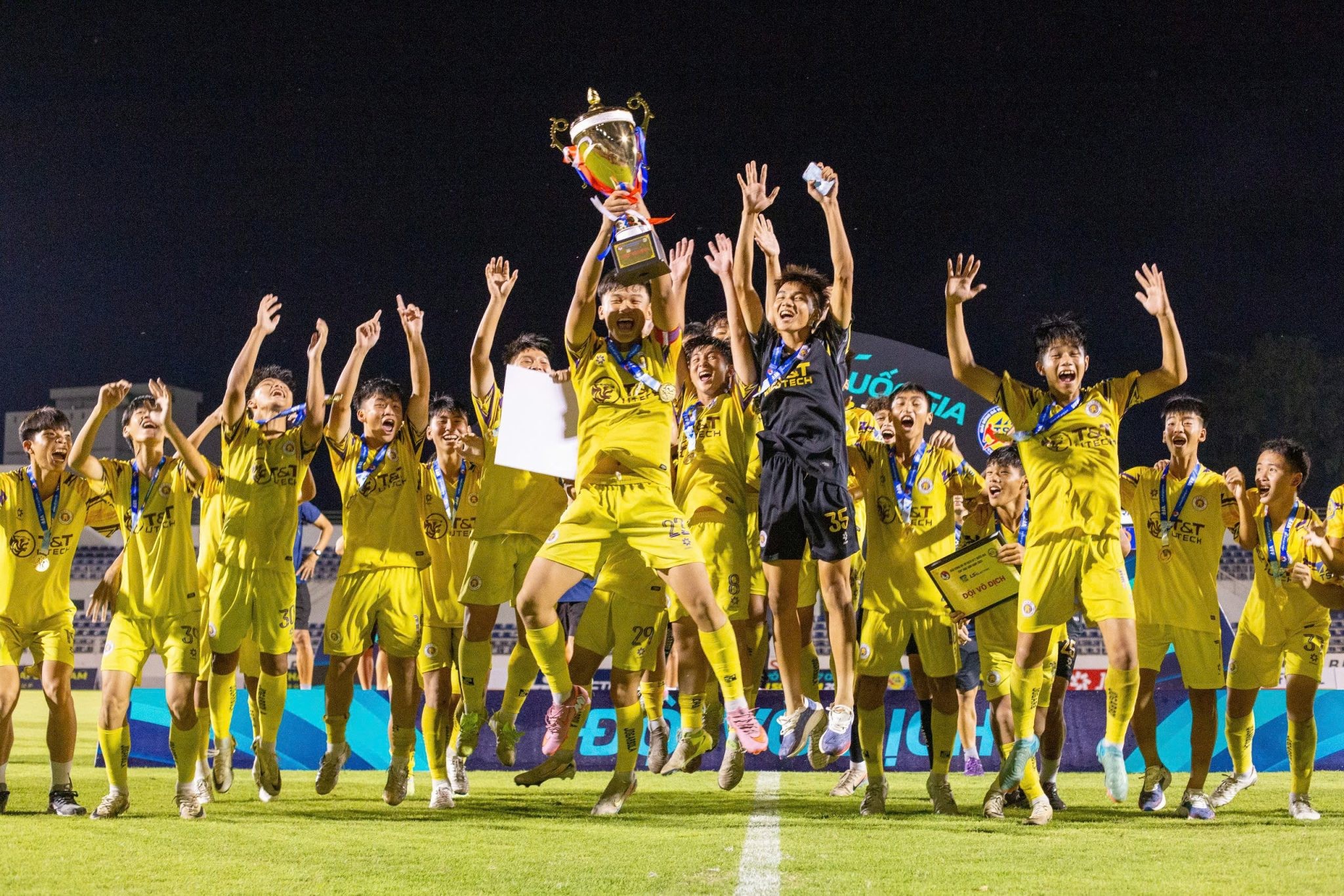 U17 Hà Nội bảo vệ thành công ngôi vô địch tại giải Vô địch U17 Quốc gia 2025