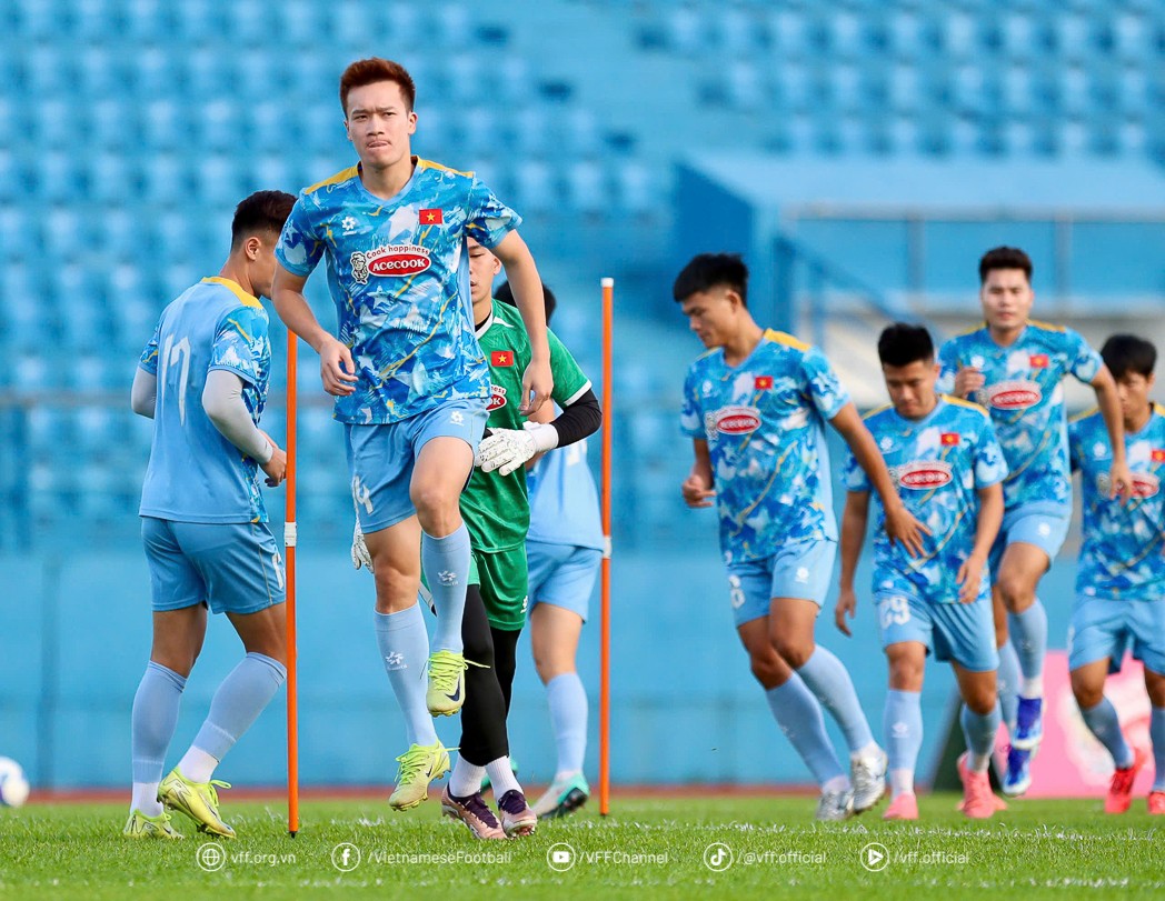 Đội tuyển Việt Nam bắt đầu luyện tập, tích cực chuẩn bị cho hai trận đấu với Nepal