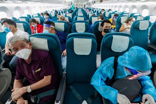 Vietnam Airlines khôi phục bay chuyến đầu tiên từ Tp. Hồ Chí Minh đi Hà Nội