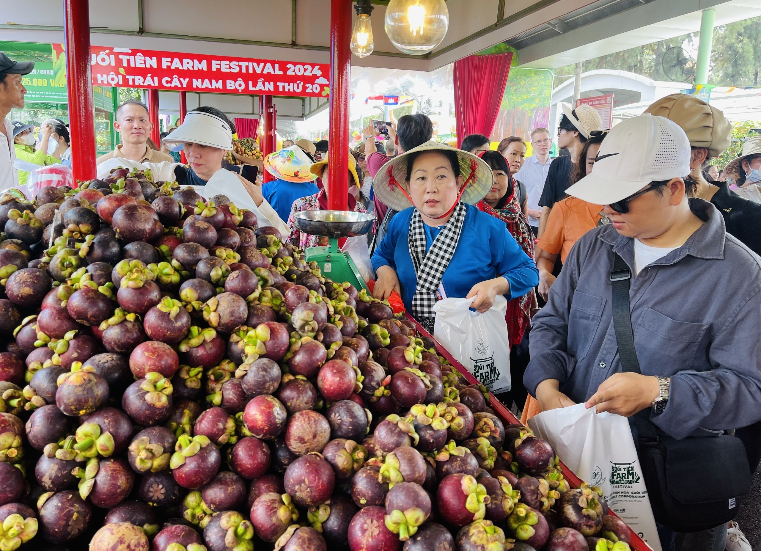 TP.HCM: Lễ hội trái cây Nam Bộ diễn ra nhộn nhịp, hướng tới môi trường xanh