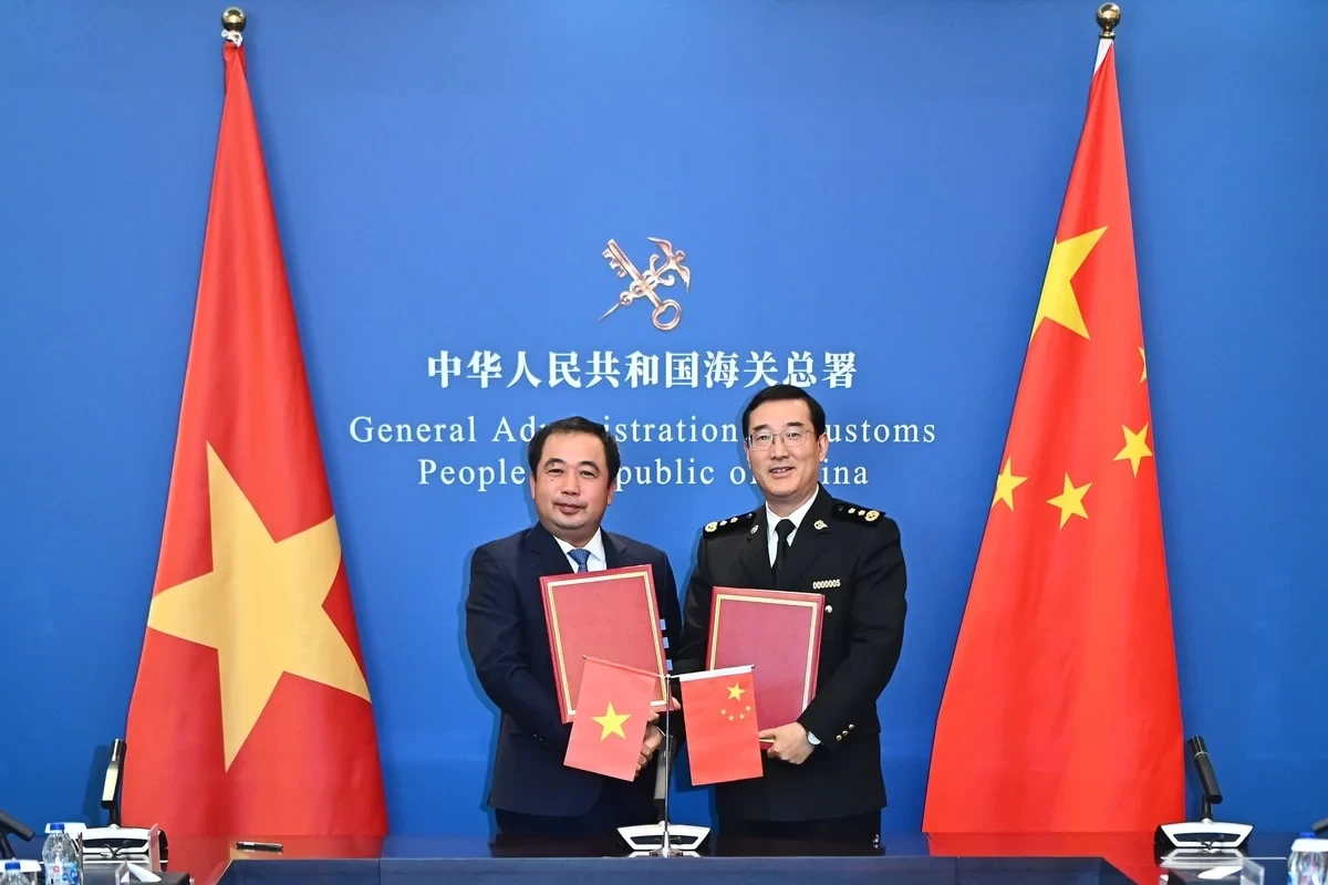 Bộ trưởng Trần Đức Thắng và Phó Tổng Cục trưởng GACC Triệu Tăng Liên ký Nghị định thư xuất khẩu mít tươi Việt Nam tại Bắc Kinh. Ảnh: Tùng Đinh.