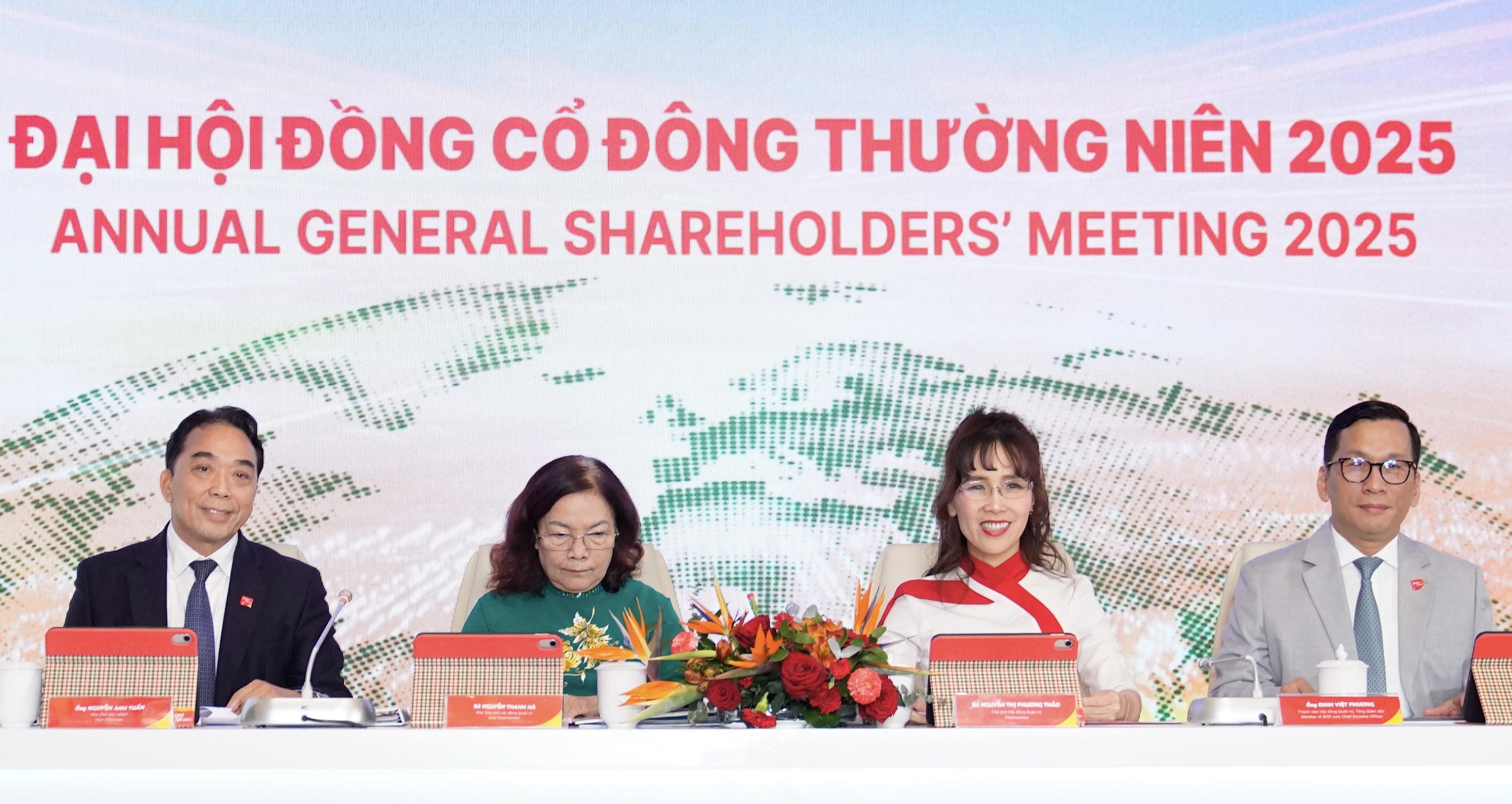 doan-chu-tich-vietjet-1748603330.jpg