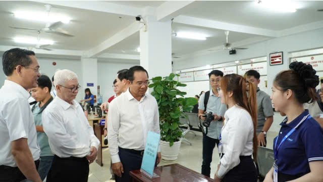 TP.HCM đang làm gì để chấm dứt “cò giấy tờ”