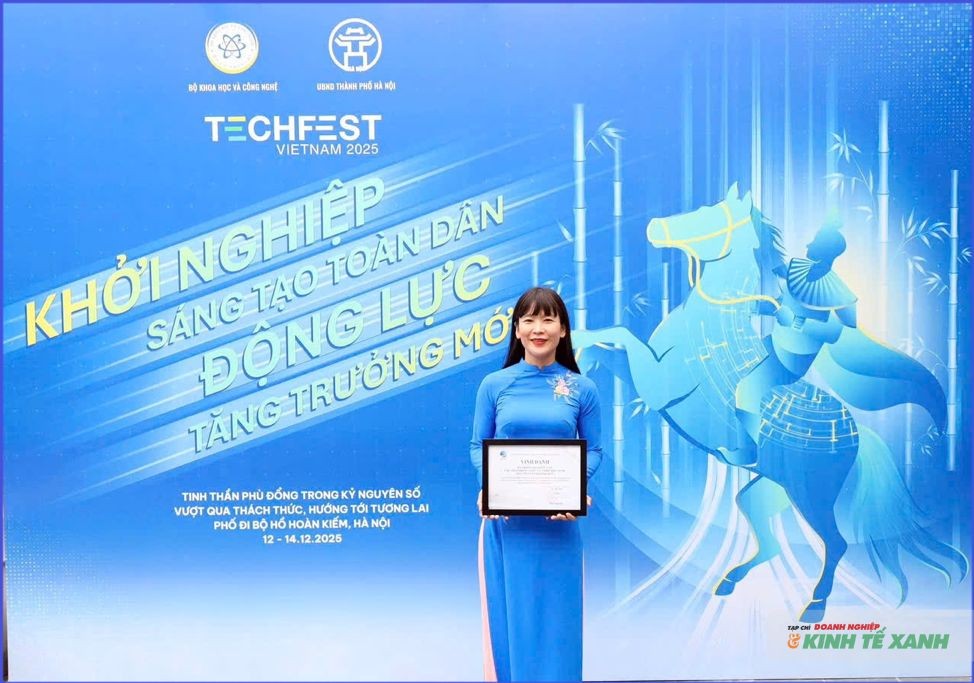 Bà Trịnh Thị Hồng Vân được vinh danh “Doanh nhân Khoa học và Công nghệ tiêu biểu” tại TECHFEST Việt Nam 2025