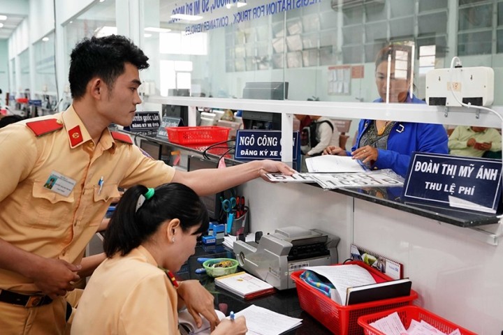 giam-thue-phi-de-thuc-day-nguoi-dan-dang-ky-phuong-tien-truc-tuyen-qua-vneid-1765882819.jpeg