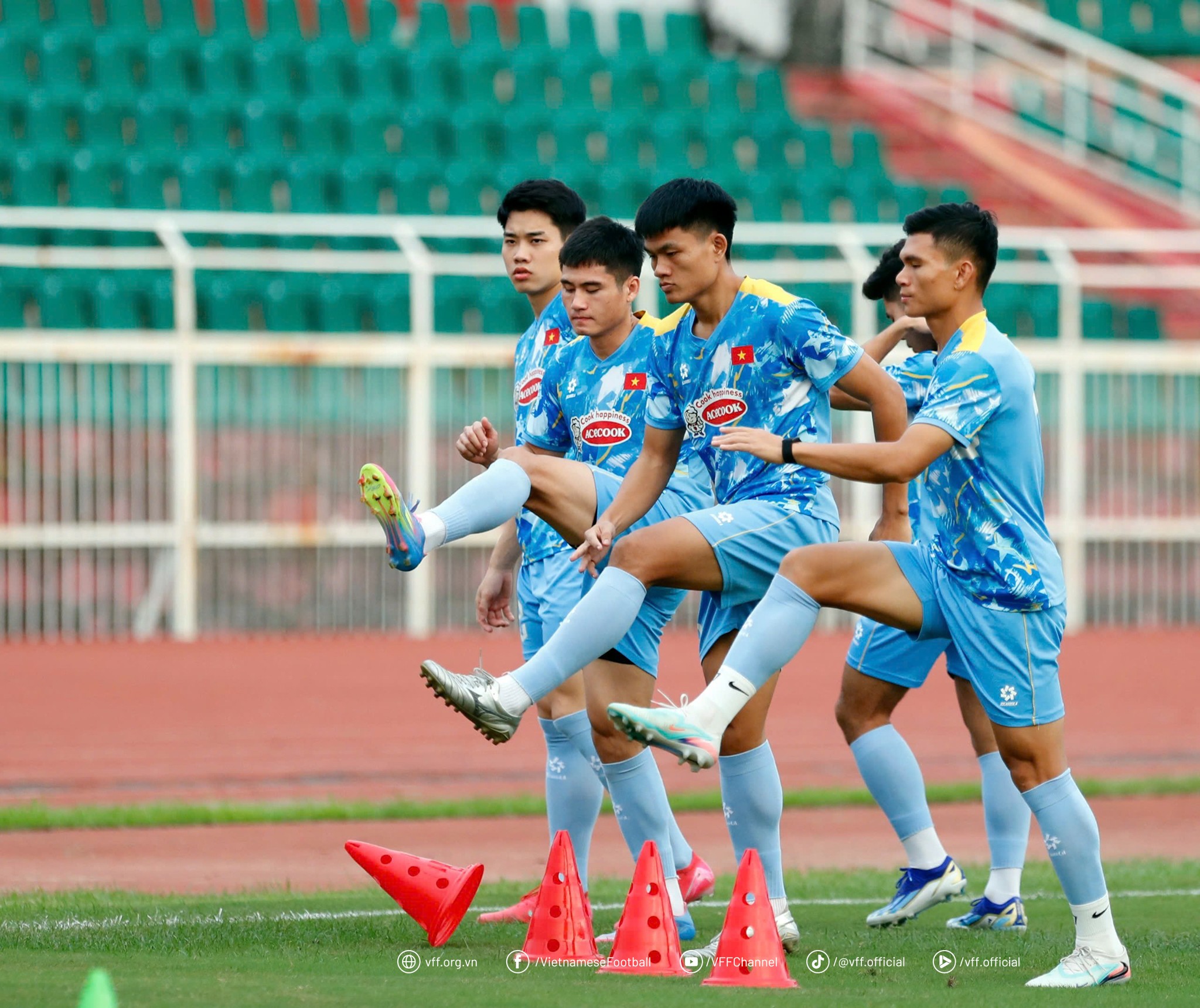 Đội tuyển Việt Nam tích cực luyện tập cho trận tái đấu với Nepal