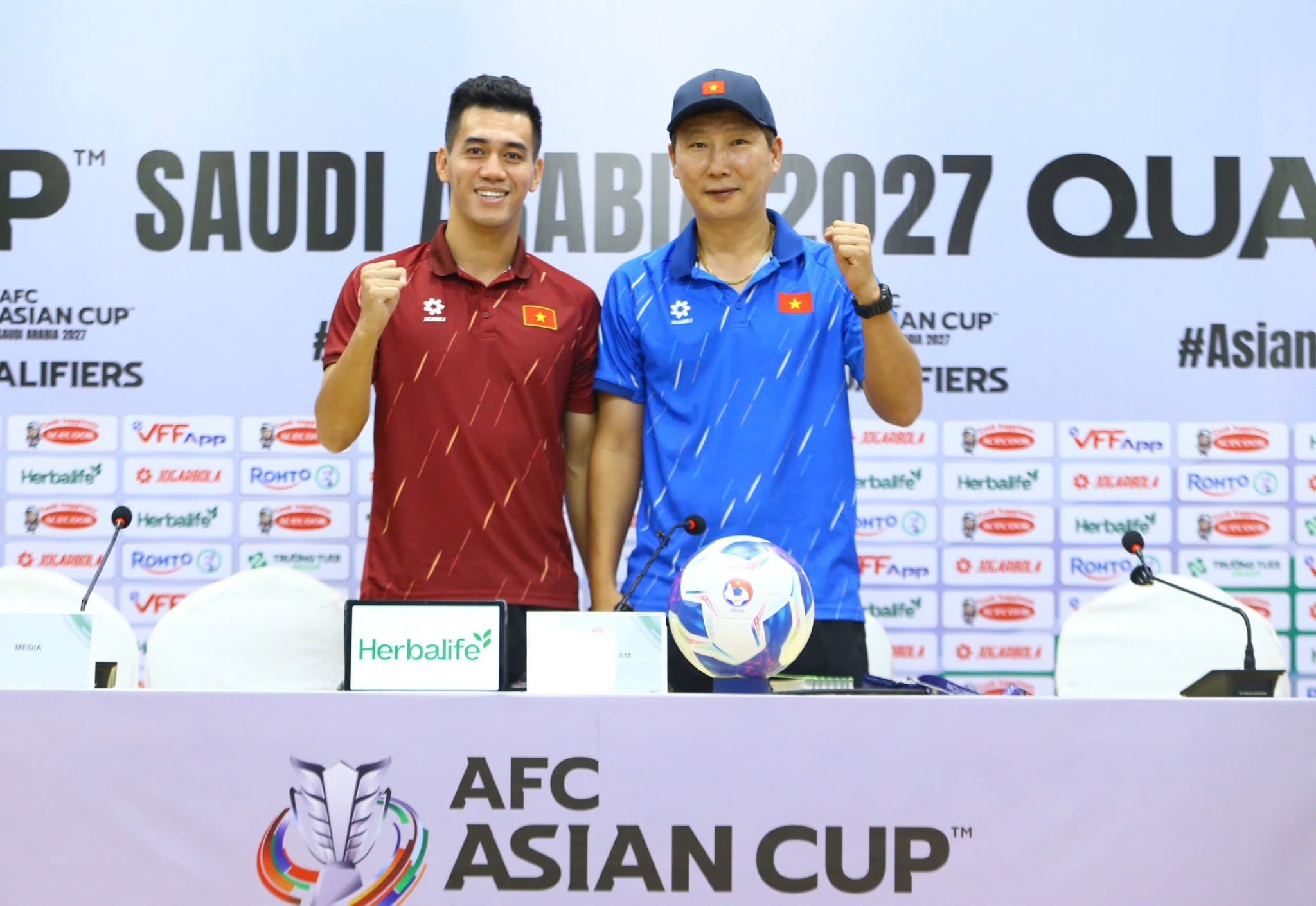 Thầy trò HLV Kim Sang Sik quyết tâm giành chiến thắng trước Nepal trong trận lượt về