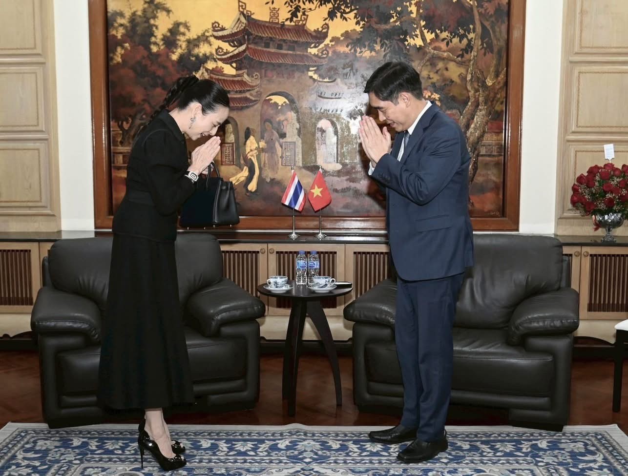 Chủ tịch Liên đoàn Bóng đá Thái Lan trực tiếp tới Đại sứ quán Việt Nam để xin lỗi về sự cố nhầm cờ