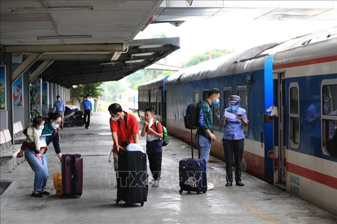 Chuyến tàu đầu tiên khởi hành từ ga Hà Nội đi Tp. Hồ Chí Minh sau giãn cách xã hội