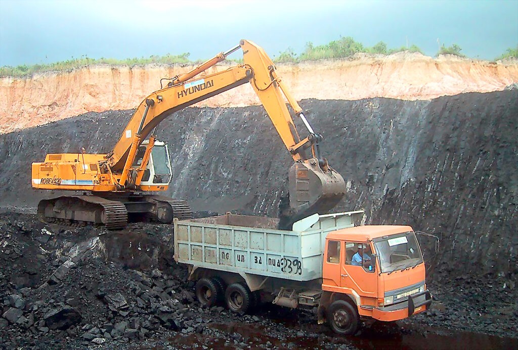 Trung Quốc: Các nhà khai thác than đá lớn cam kết không tăng giá