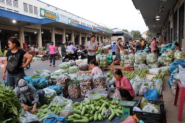 Tp. Hồ Chí Minh dự kiến mở lại chợ đầu mối và dịch vụ ăn uống tại chỗ từ ngày 1/11