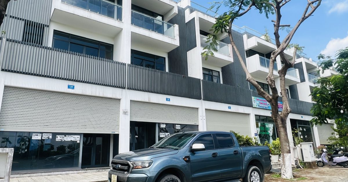 Người mua bất động sản đang đợi chờ “hàng ngộp” giá?