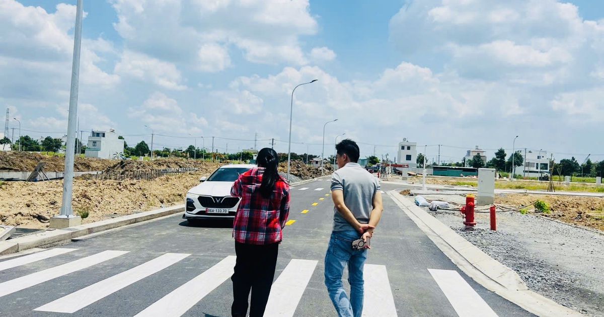 Bất động sản thời khó: Người mua “nuôi giấc mơ” ép giá chủ nhà, sự thật phía sau