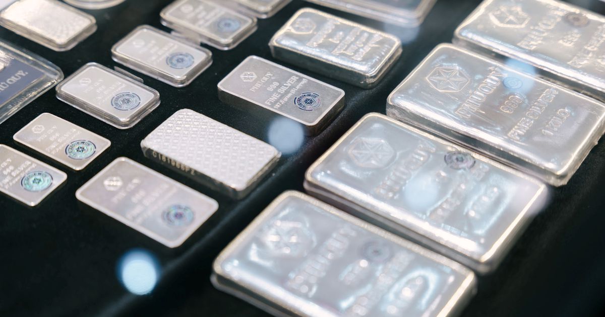 Giá bạc neo ở mức cao nhất trong vòng 13 năm