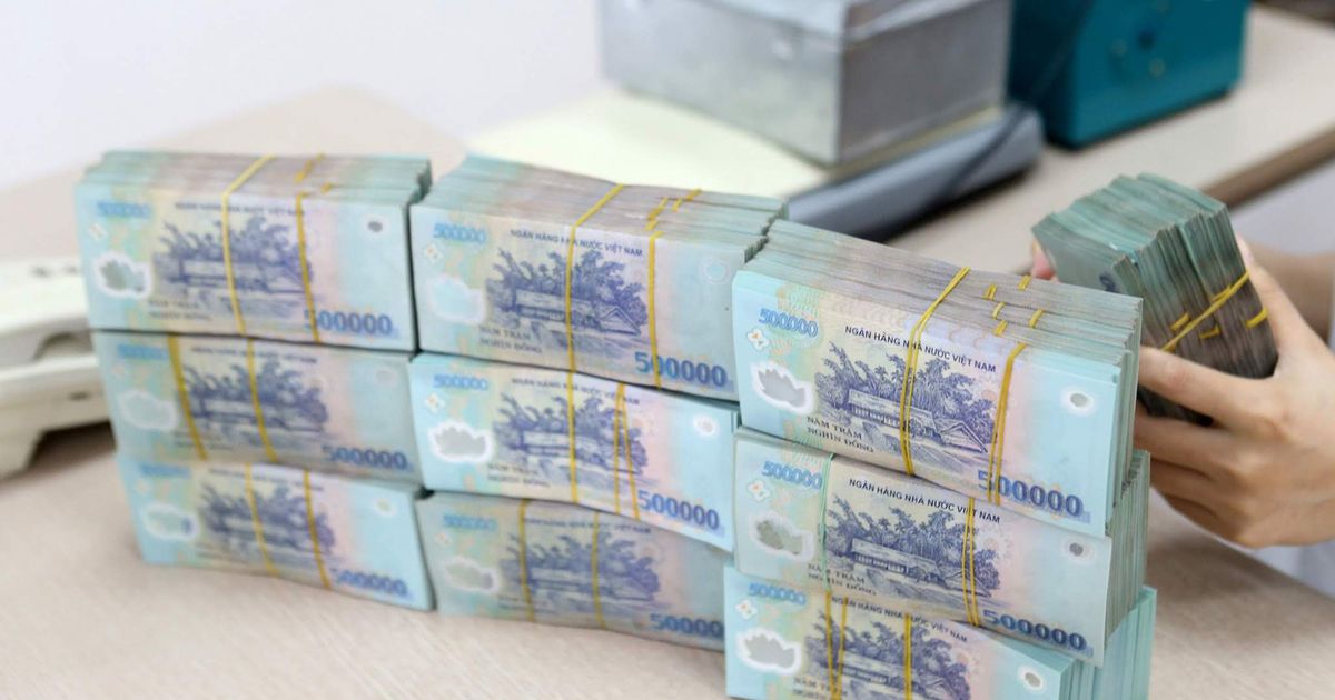 Cho vay vượt huy động, ngân hàng bước vào cuộc đua tăng lãi suất để hút vốn cuối năm