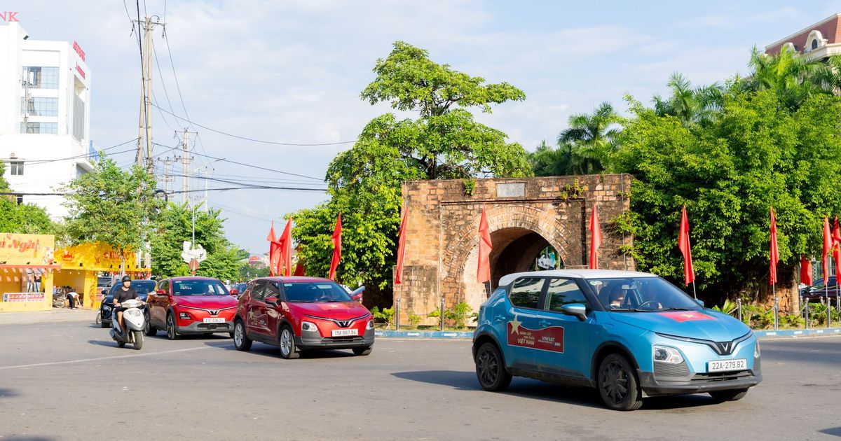 Chủ xe VinFast VF 5: “Đây là người bạn đồng hành lý tưởng cho mọi gia đình Việt”