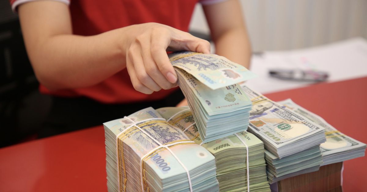 Một ngân hàng tăng lãi suất tiết kiệm lên kịch trần