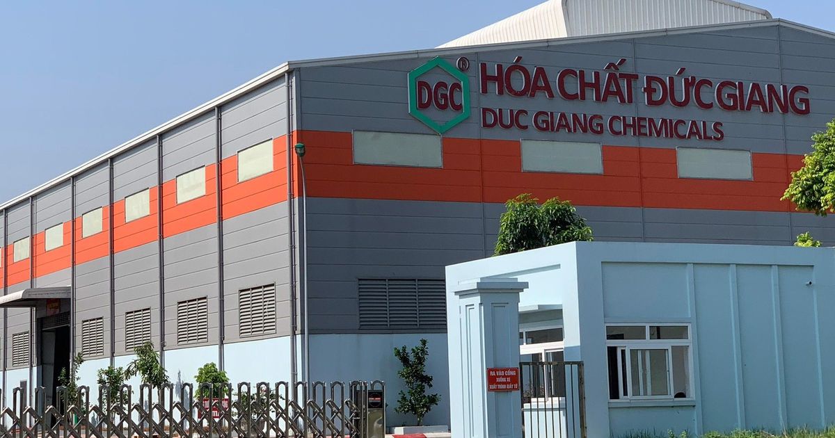 Cổ phiếu DGC giảm sàn 3 phiên, tài sản Chủ tịch Hóa chất Đức Giang “bốc hơi” hơn 1.200 tỷ đồng