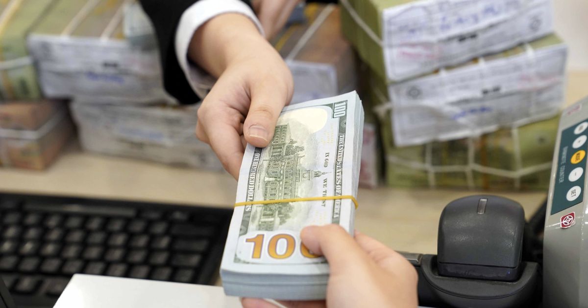 Cá nhân mua bán ngoại tệ với nhau có thể bị phạt tới 100 triệu đồng