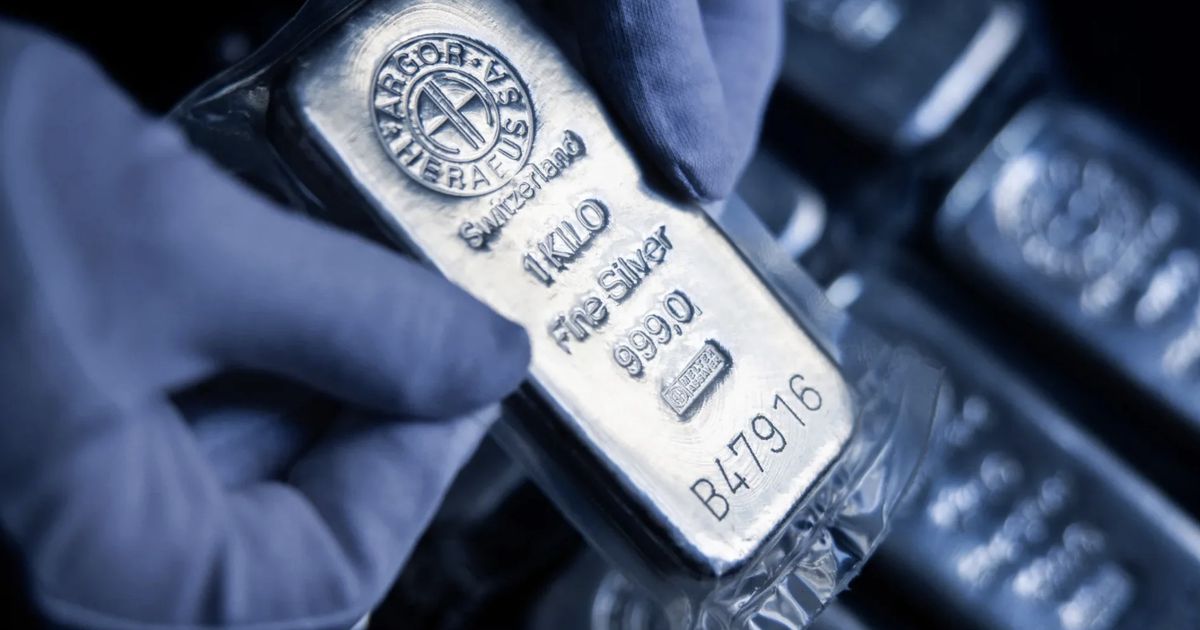 Giá bạc giảm mạnh, quỹ bạc lớn nhất thế giới chi gần 3 tỷ USD bắt đáy