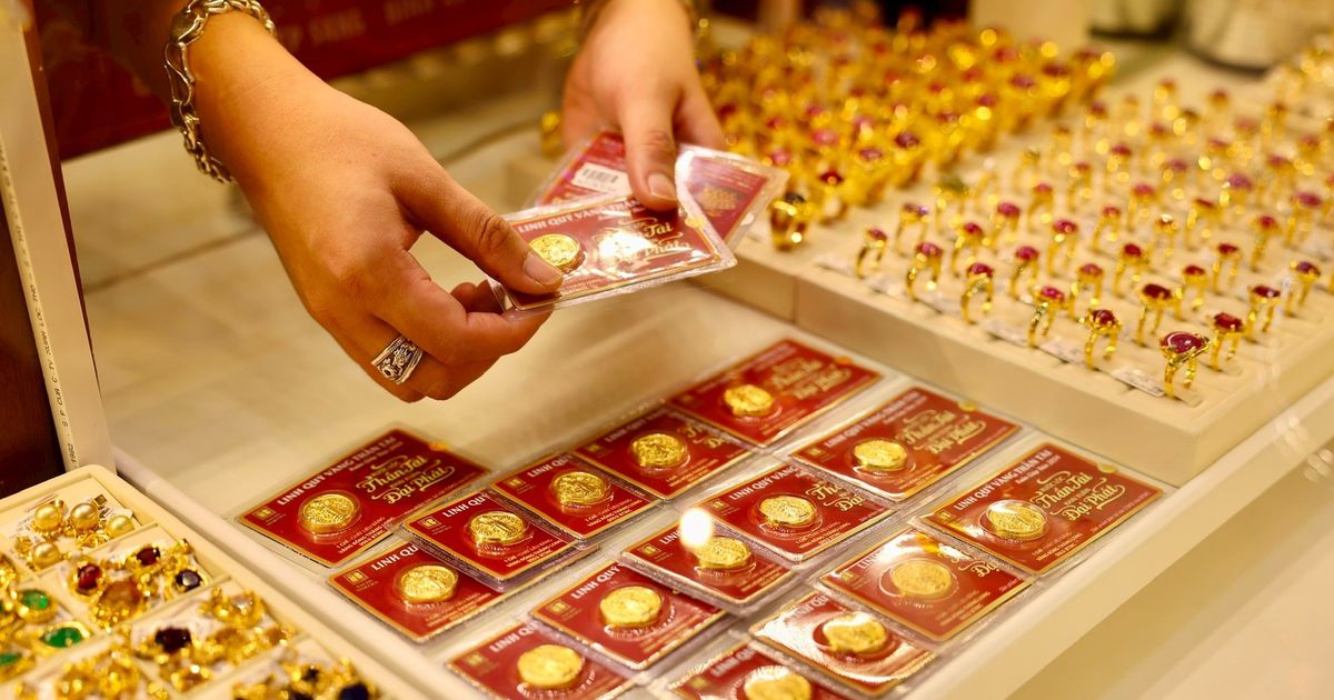 Giá vàng tăng trở lại, tỷ giá USD tiếp tục leo thang