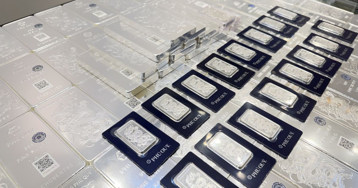 Những nhà đầu tư tích sản ra sao sau pha sụt giảm mạnh của vàng và bạc?