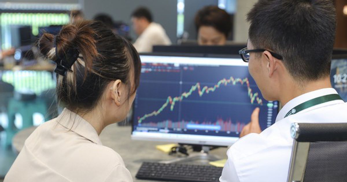 Thị trường “thờ ơ” với tin tốt, thời điểm để tích luỹ cổ phiếu