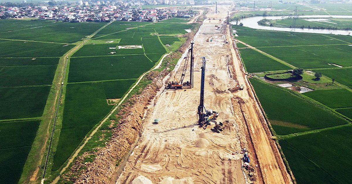 Sóng đầu tư công tăng tốc, nhà đầu tư vẫn lo bài toán lợi nhuận tại nhiều doanh nghiệp
