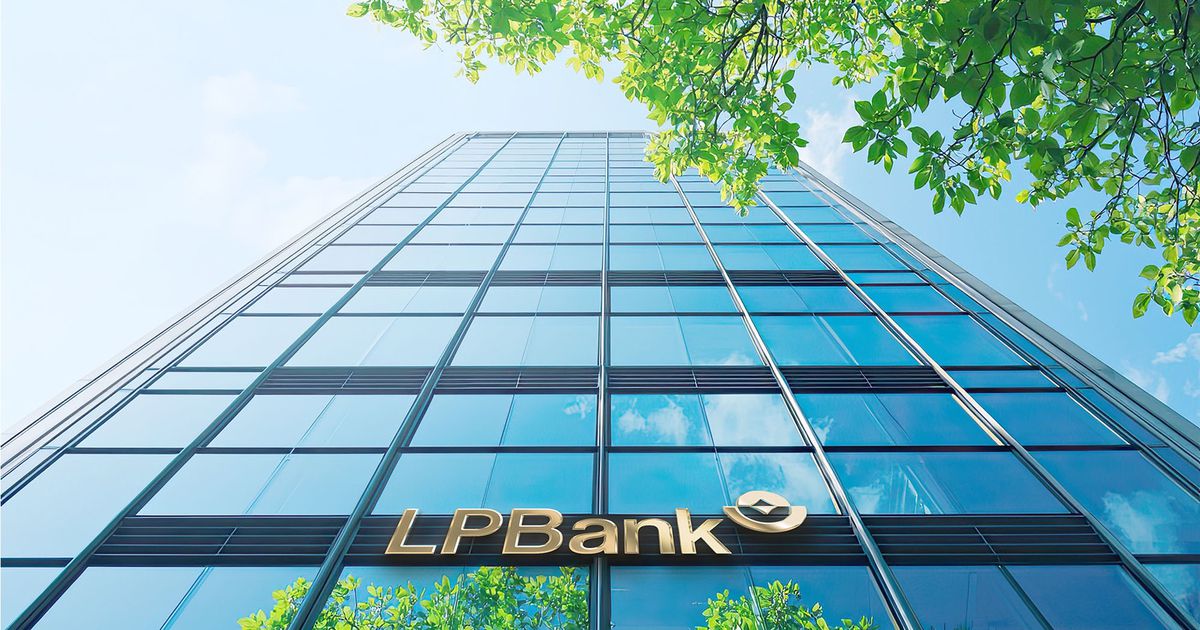 LPBank báo lãi gần 6.000 tỷ đồng, thu ngoài lãi tăng 33% sau 6 tháng đầu năm 2026
