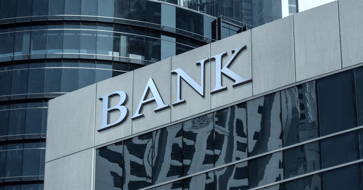 VIS Rating: Rủi ro tài sản lan rộng sang nhiều ngân hàng, bộ đệm vốn tiếp tục mỏng đi