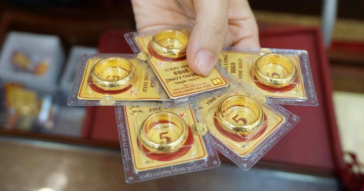 Giá vàng SJC đi xuống theo đà thế giới