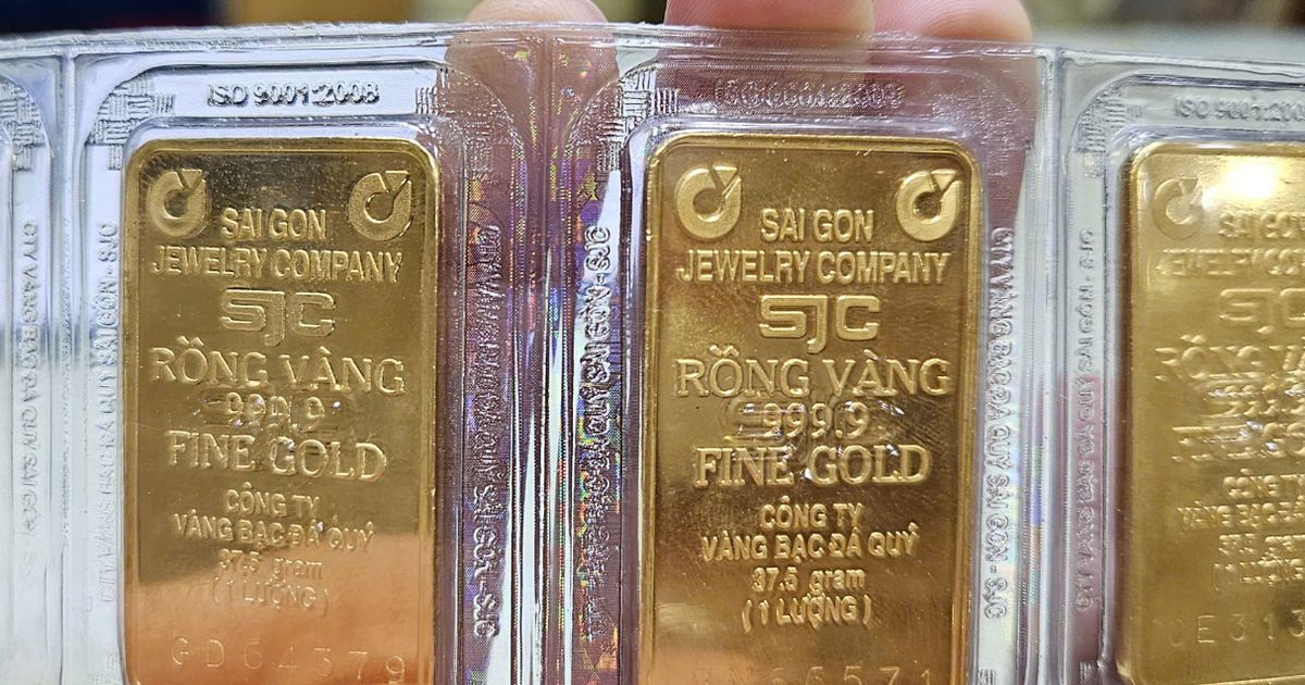 Giá vàng SJC vượt 121 triệu đồng/lượng